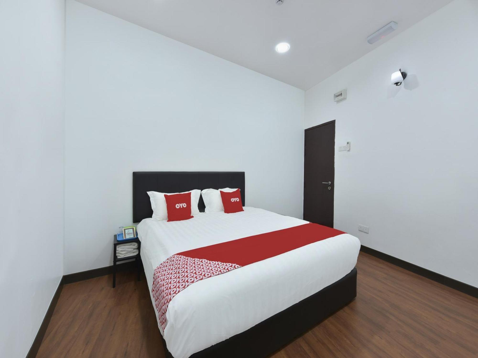 Oyo 90869 Hotel Madeena Inn Sepang Exteriör bild