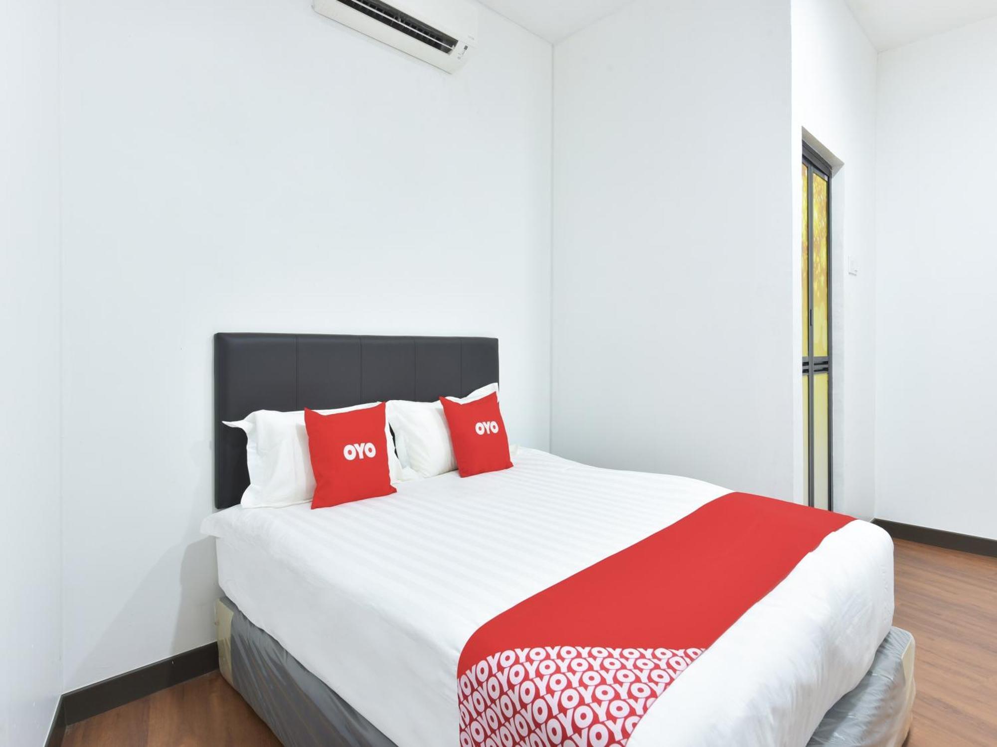 Oyo 90869 Hotel Madeena Inn Sepang Exteriör bild